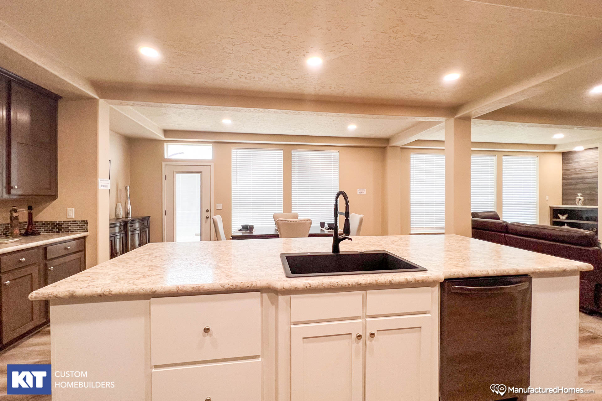 Grand Manor 60093 from